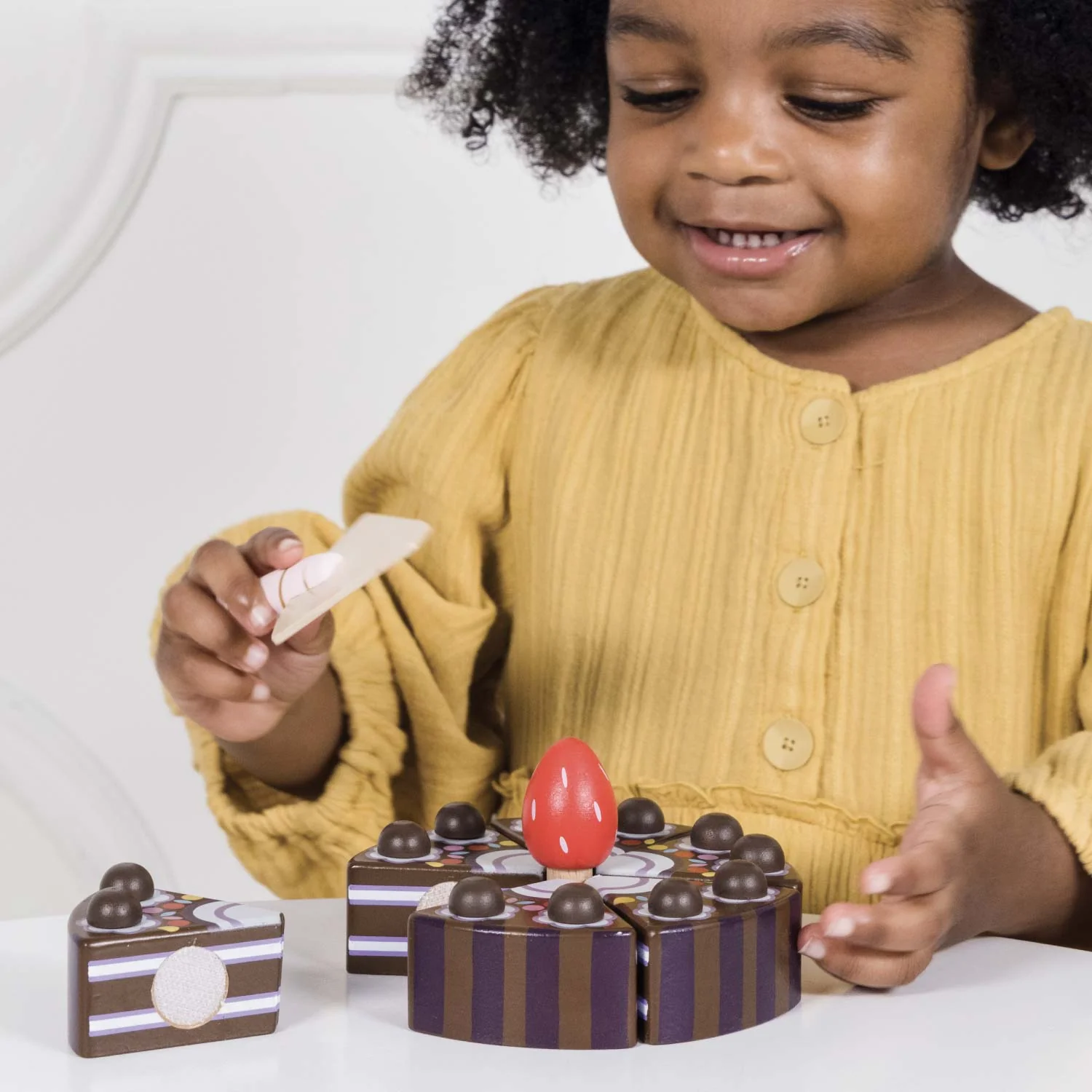 Chocolate Gateau Sliceable Cake - Image 4