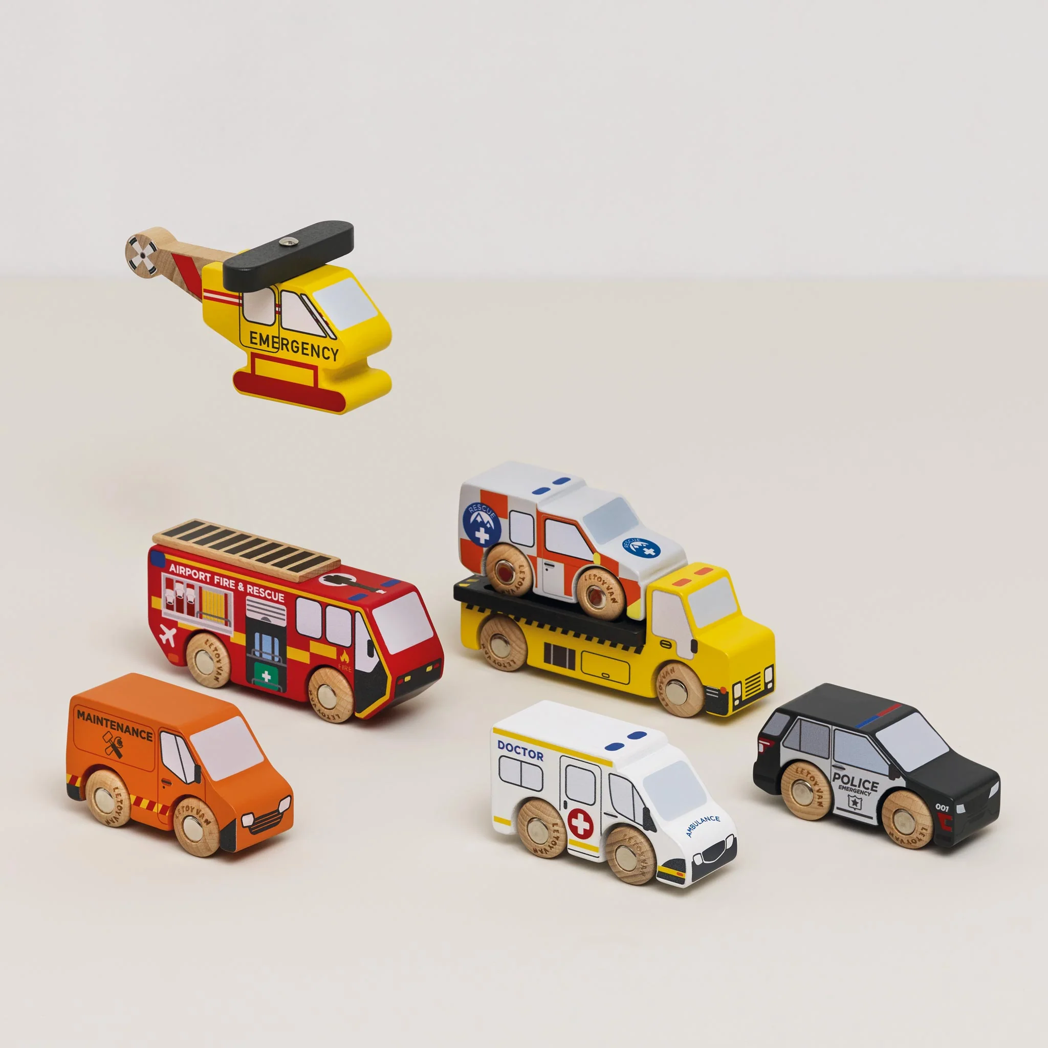 Fire Station Garage & Cars - Image 4