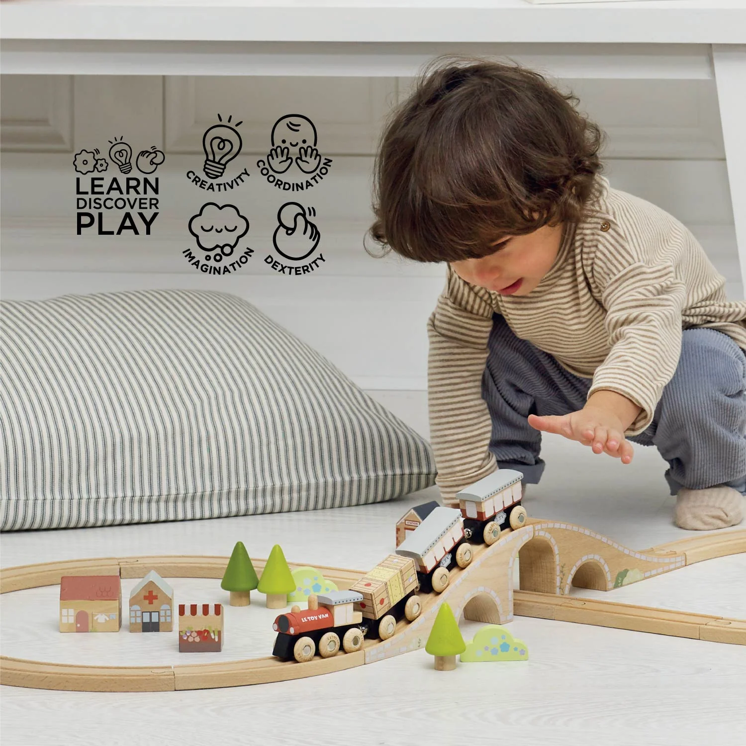 Figure of 8 Train Set - Image 3