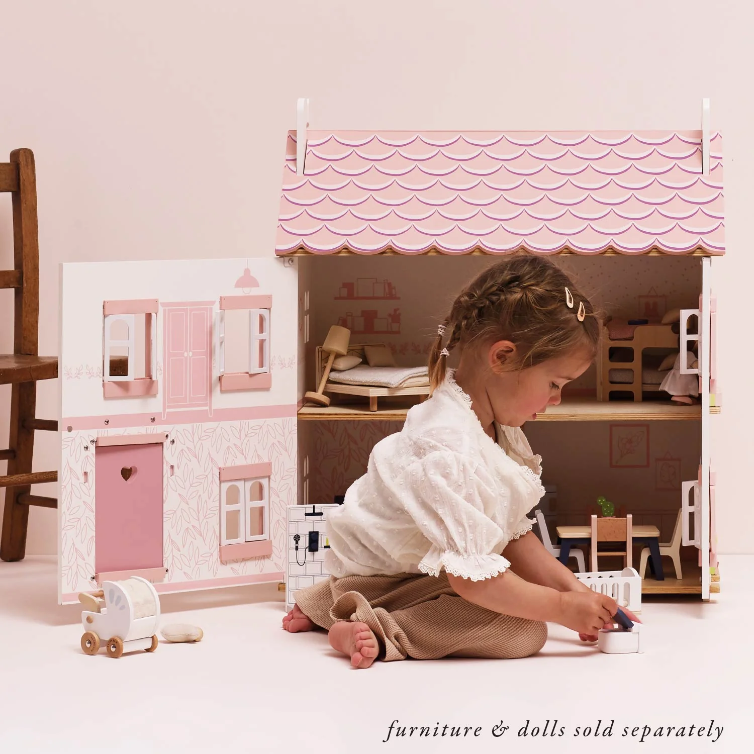 Sophie's Wooden Dolls House - Image 7